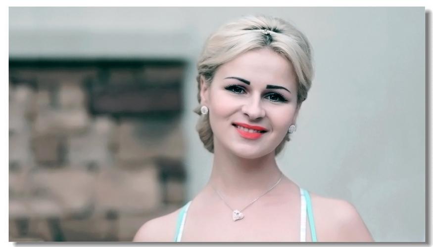 乌克兰的一位年轻女歌手的相关图片